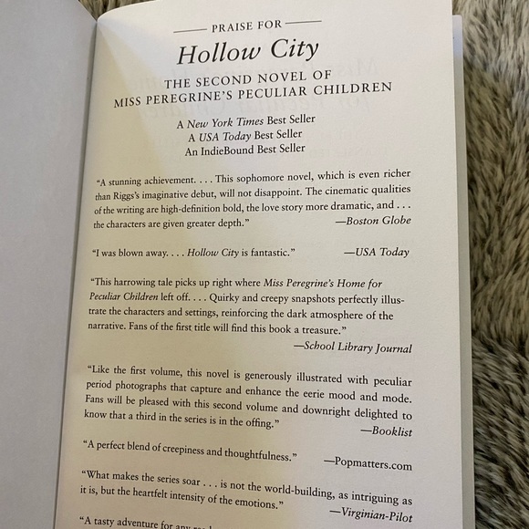 Hollow City by Ransom Riggs - Picture 2 of 4